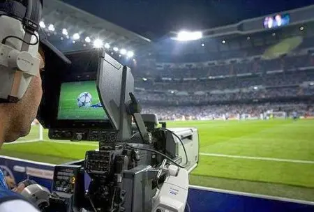 Troppa tv, pochi spettatori: dove va il calcio italiano?