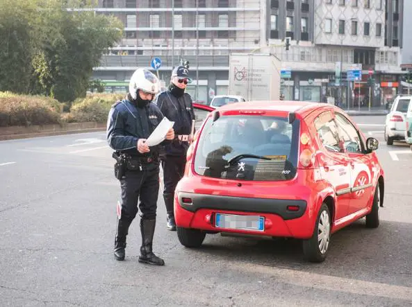 Soldi per togliere le multe, tre arresti