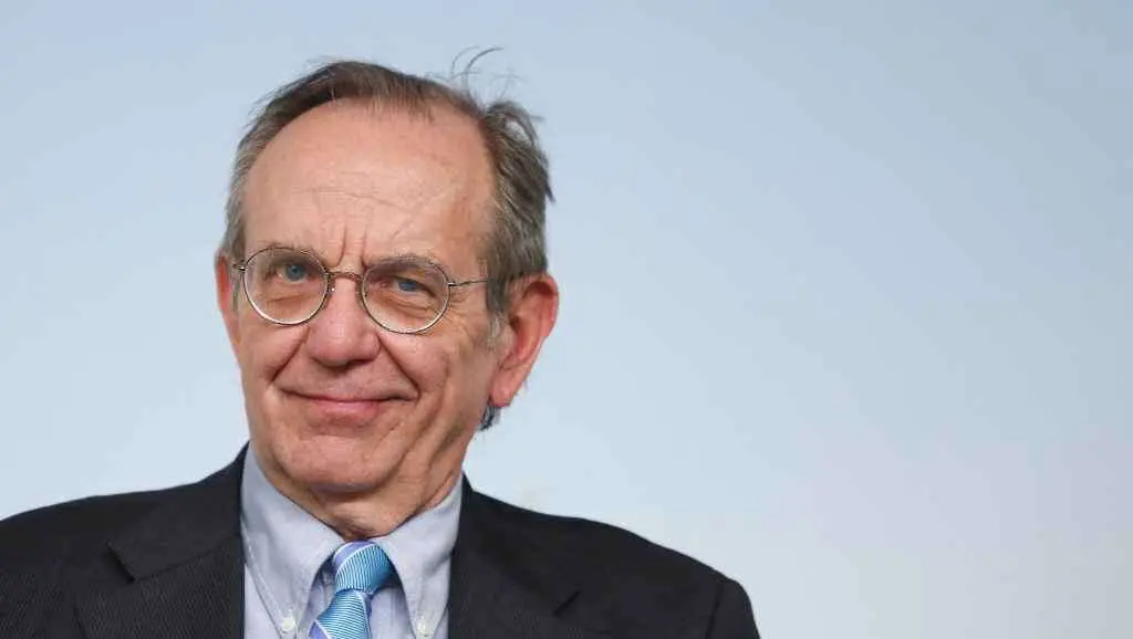 Padoan al Ft: “Tre anni per gli effetti delle riforme. Speriamo che il Pil non cali ancora”