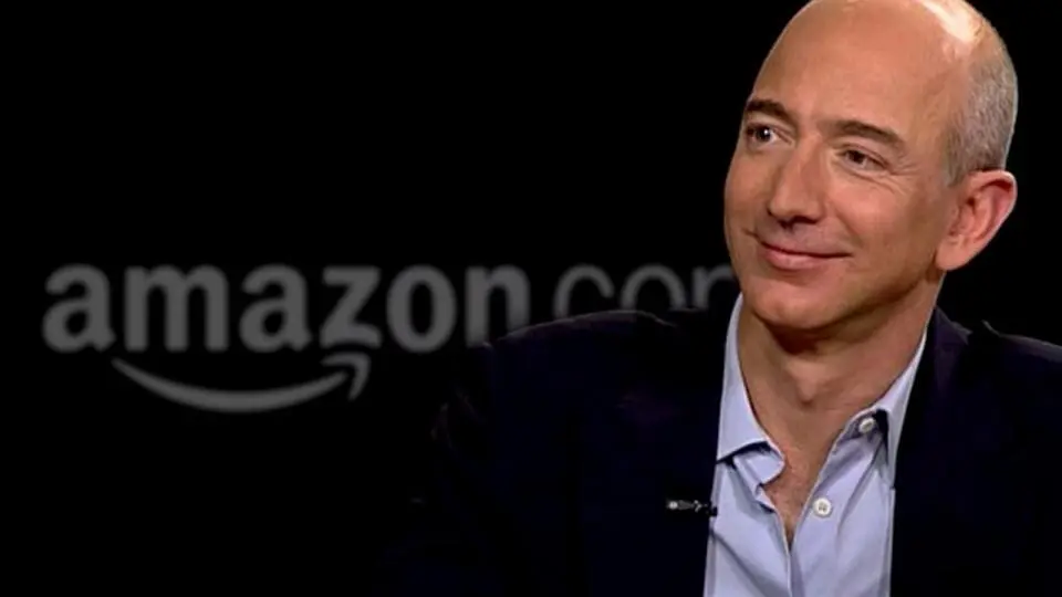 Amazon vola e Bezos diventa l’uomo più ricco al mondo. Scalzato Bill Gates