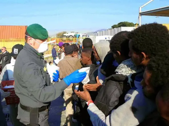 Palermo, arrivata la “nave dei bambini”: a bordo 241 minori, mai così tanti