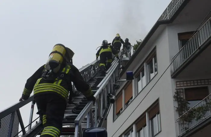 Como, 3 bimbe morte nella casa incendiata dal padre. Gravissima una sorellina