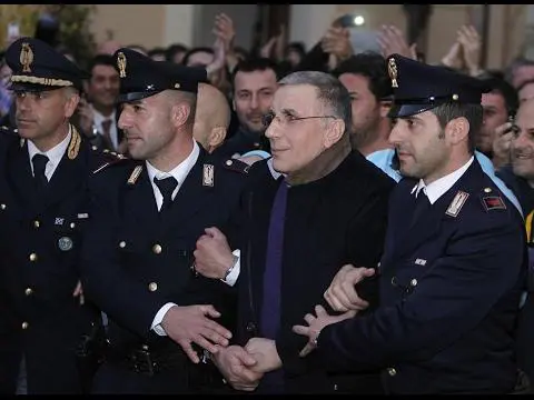 Il boss Zagaria protesta in tribunale contro la fiction “Sotto copertura”: “Mi suicido”