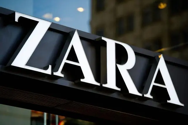 Zara, nei vestiti spuntano le etichette nascoste: «Non ci pagano, aiutateci»