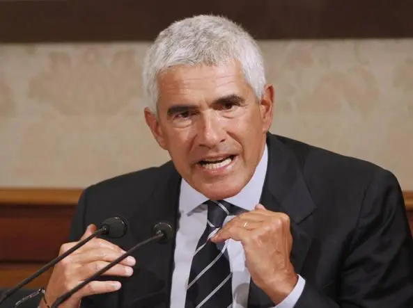 Commissione banche, Pier Ferdinando Casini voleva secretare le rivelazioni di Vegas su De Benedetti