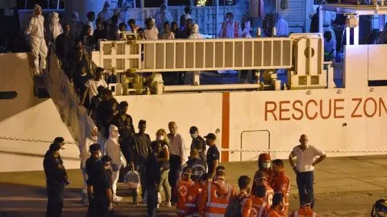 “Cercano migranti Diciotti”, 17 prelevati a Roma