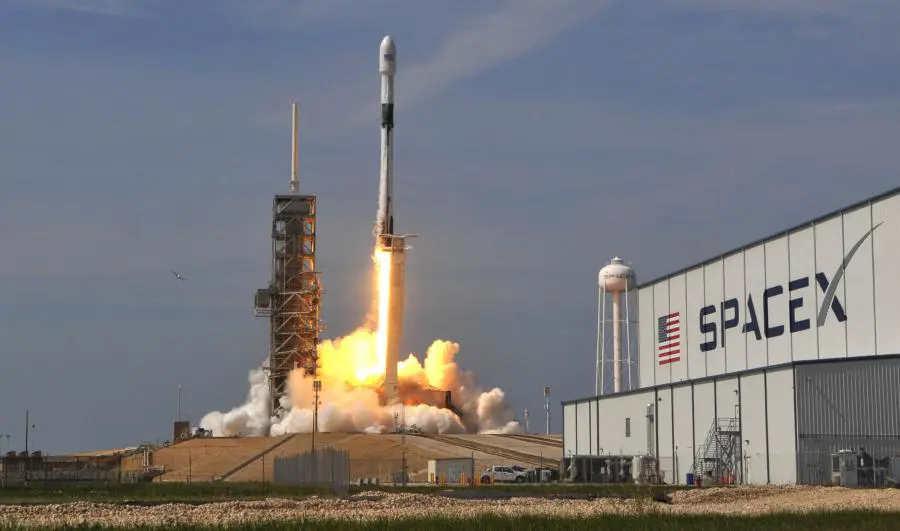 SpaceX lancia altri 60 satelliti per Internet veloce