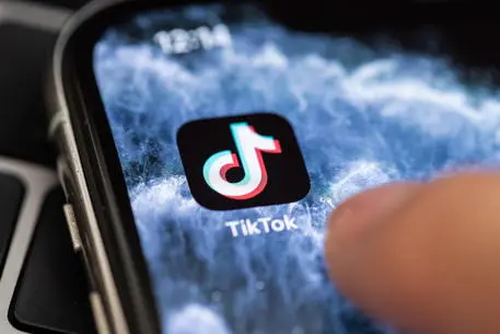 Tiktok è il social su cui gli italiani trascorrono più tempo