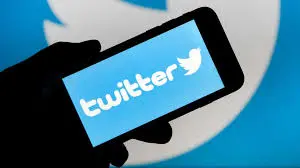 Twitter cede alla nuova legge sui social in Turchia