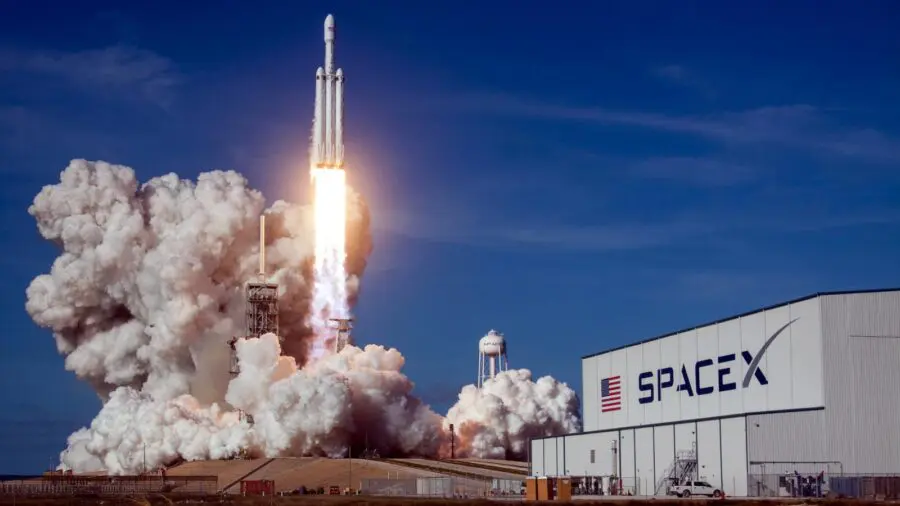 SpaceX: capsula con 4 astronauti ammarata in Florida