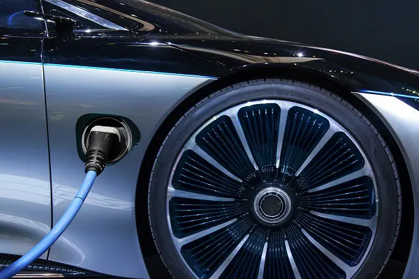 Cresce l’interesse per le auto elettriche e ibride