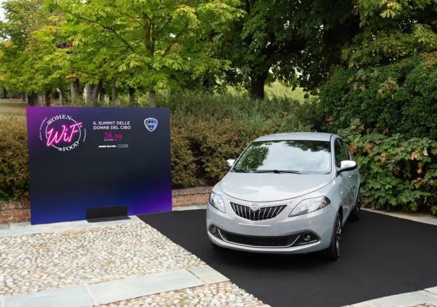 Lancia Ypsilon Alberta Ferretti al fianco di Women in Food 2022