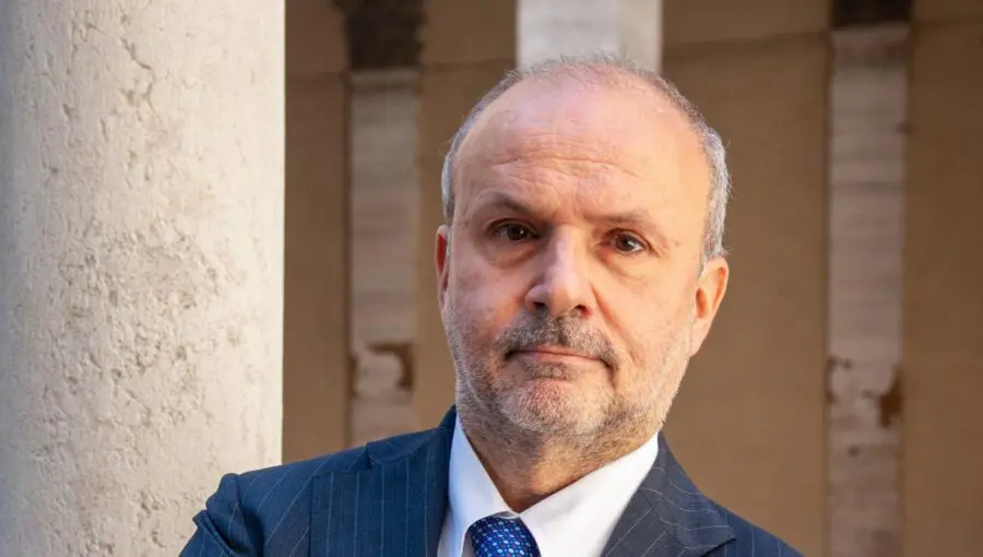 Sanità, la promessa di Schillaci: “Più personale nelle strutture e maggiori risorse per i rinnovi dei contratti”