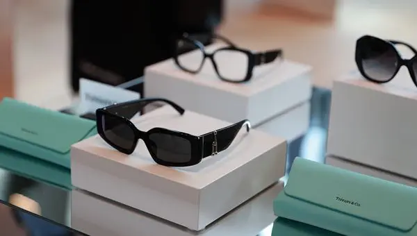 EssilorLuxottica lancia con successo emissione obbligazionaria da 2 miliardi